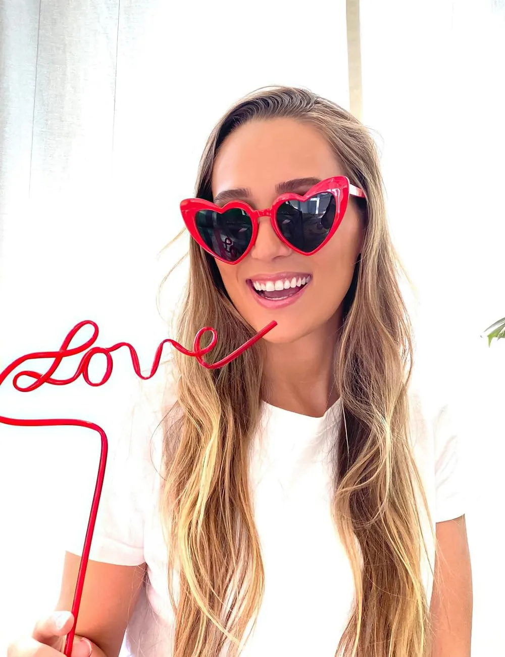 4 Pack Valentines Heart Shaped Sunglasses - Trendy Cat Eye Love Glasses, Vintage Retro Sunglasses for Women