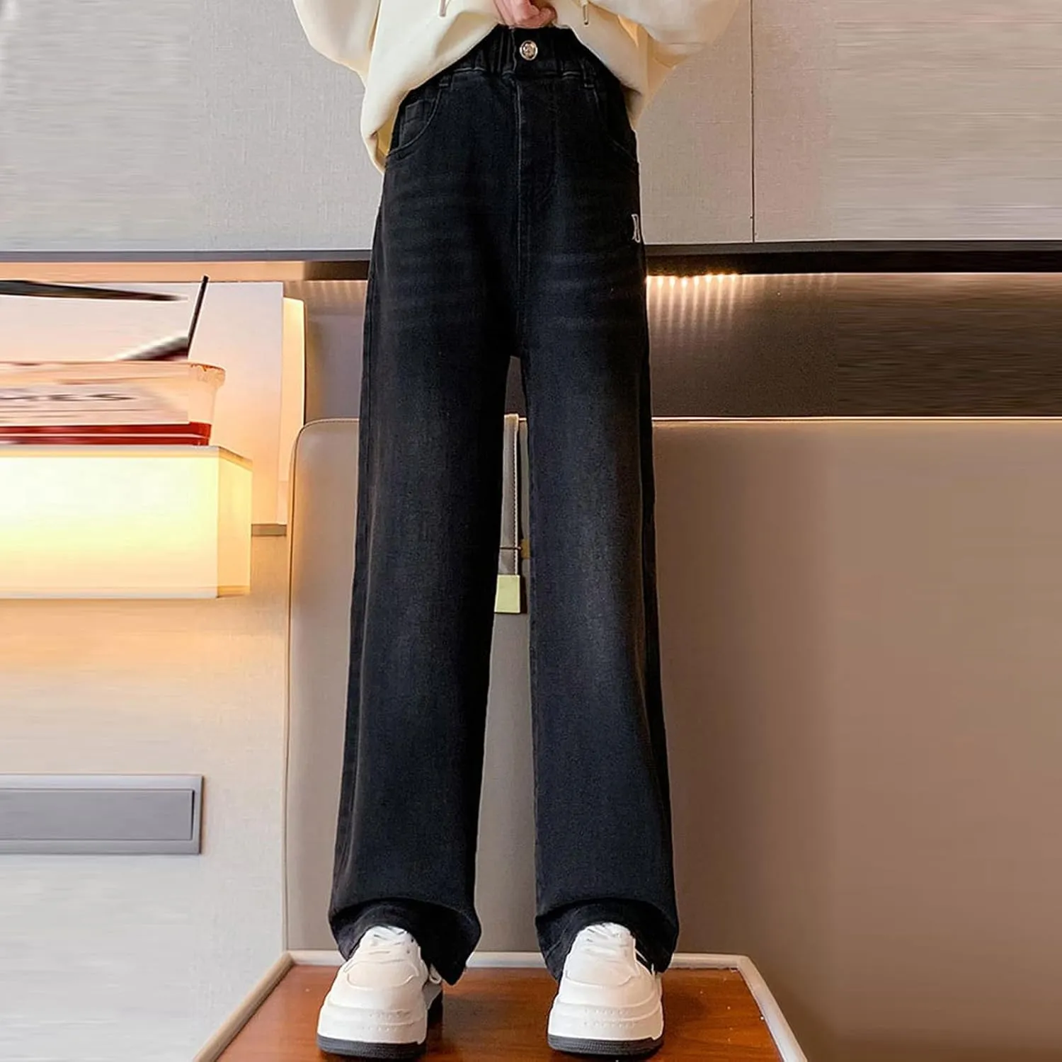 Girls Wide Leg Jeans Heart Embroidery Straight Leg Denim Pants Vintage Loose Fit Baggy Y2K Pants Streetwear with Pockets