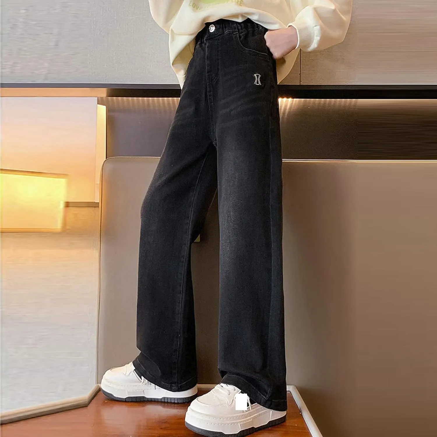 Girls Wide Leg Jeans Heart Embroidery Straight Leg Denim Pants Vintage Loose Fit Baggy Y2K Pants Streetwear with Pockets