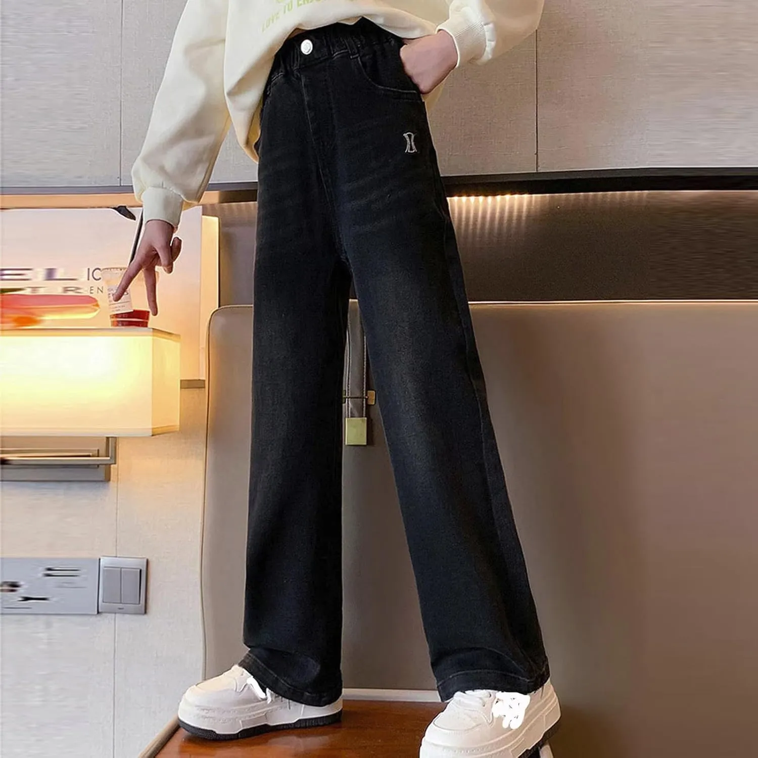 Girls Wide Leg Jeans Heart Embroidery Straight Leg Denim Pants Vintage Loose Fit Baggy Y2K Pants Streetwear with Pockets