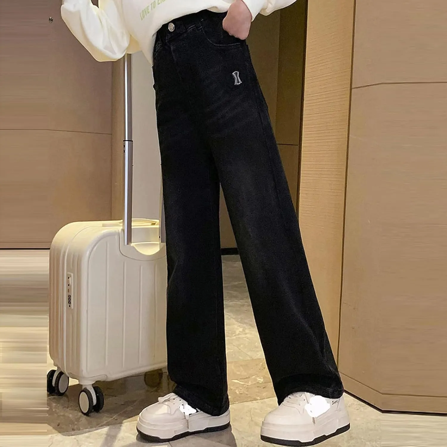 Girls Wide Leg Jeans Heart Embroidery Straight Leg Denim Pants Vintage Loose Fit Baggy Y2K Pants Streetwear with Pockets