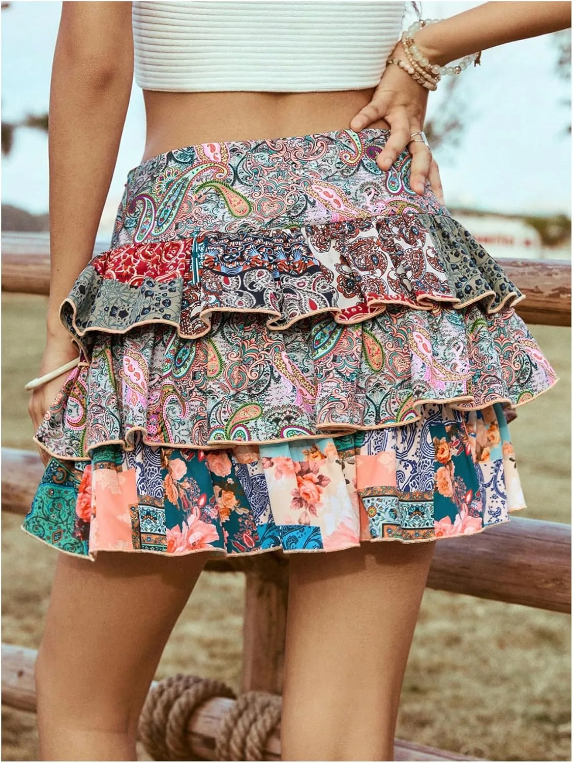 WDIRARA Women's Paisley Print Tiered Layers Mini Cake Skirt Low Rise Vacation Bohemian Skirt