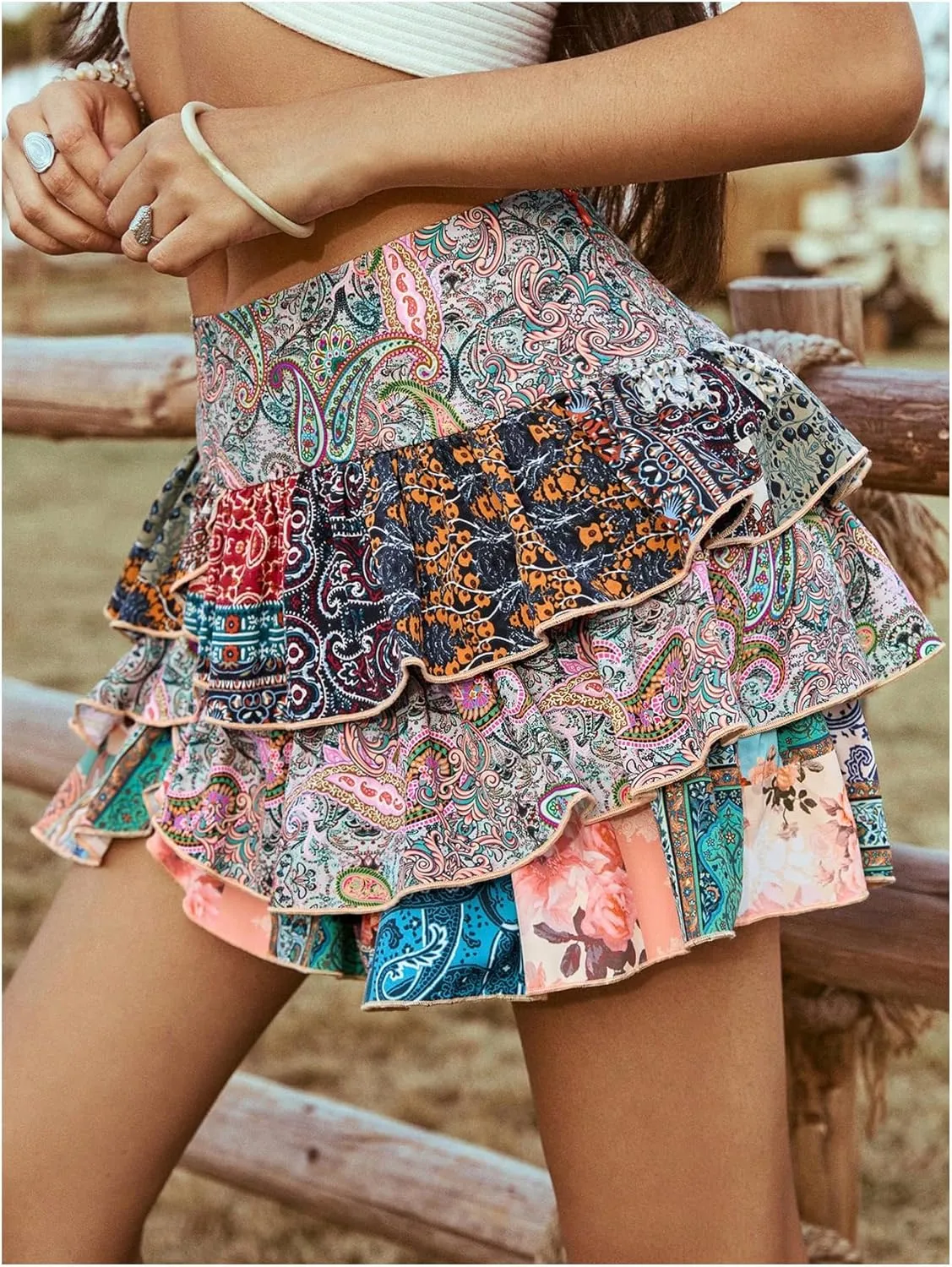 WDIRARA Women's Paisley Print Tiered Layers Mini Cake Skirt Low Rise Vacation Bohemian Skirt