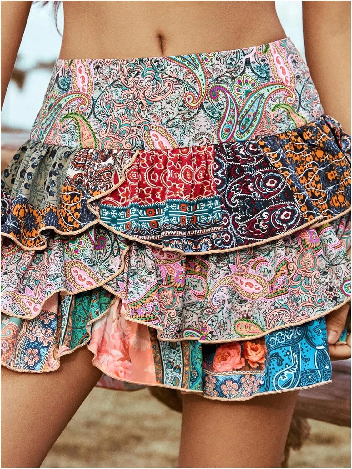 WDIRARA Women's Paisley Print Tiered Layers Mini Cake Skirt Low Rise Vacation Bohemian Skirt